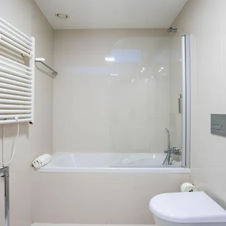 At - Aliados Apartmán *